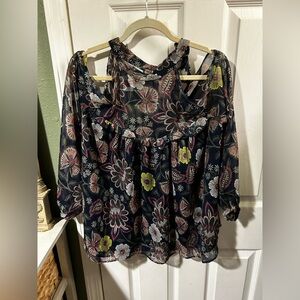 T.135 Lilly Pulitzer Navy Floral Top add to bundle for $1.50